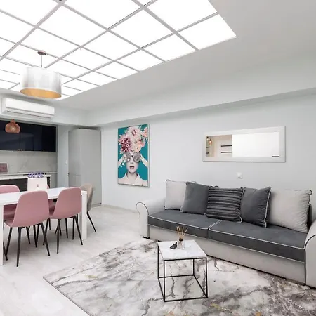 Luxurious Karoly In The Heart Of Lejlighed