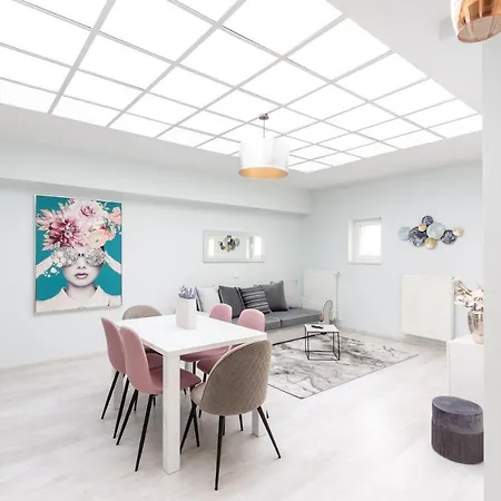 Luxurious Karoly In The Heart Of Appartement *