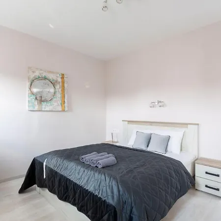 Luxurious Karoly In The Heart Of *