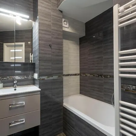 Luxurious Karoly In The Heart Of *