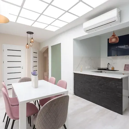 Luxurious Karoly In The Heart Of