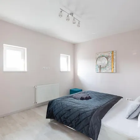 Luxurious Karoly In The Heart Of Appartement *