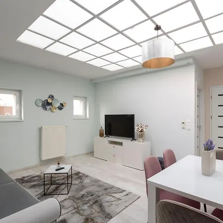 아파트 Luxurious Karoly In The Heart Of
